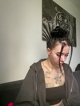 Snapshot of zoeelovee chatting on 02/25/26, 07:51 zoeelovee online show from 02/25/26, 07:51