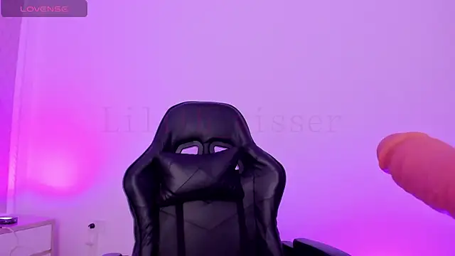 lilith visser online show from 04/13/26, 08:47