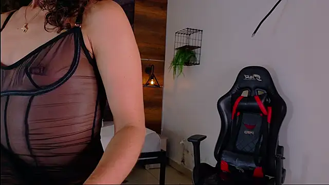 FernandaBrown   online show from 05/15/26, 07:43