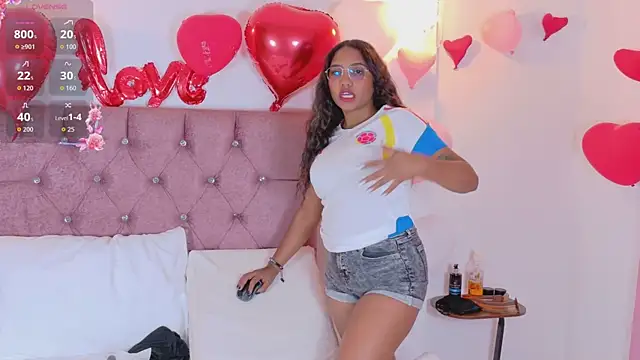 Snapshot of xblack_moon chatting on 02/19/26, 07:43 xblack moon online show from 02/19/26, 07:43