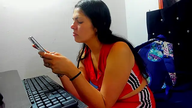 Snapshot of ari_le chatting on 02/09/26, 04:00 ari le online show from 02/09/26, 04:00