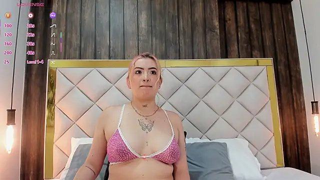 Snapshot of samanthaa_rosee__ chatting on 02/14/26, 04:09 samanthaa rosee online show from 02/14/26, 04:09