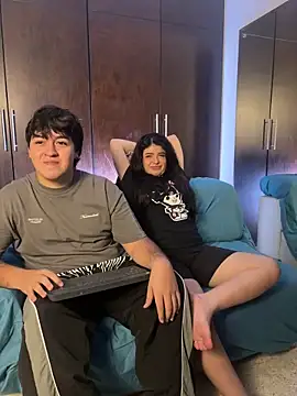 Snapshot of EmilyAndAndrew chatting on 02/15/26, 03:36 EmilyAndAndrew online show from 02/15/26, 03:36