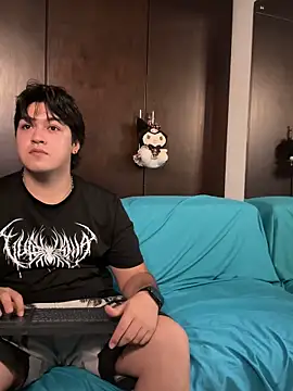 Snapshot of EmilyAndAndrew chatting on 03/02/26, 03:52 EmilyAndAndrew online show from 03/02/26, 03:52