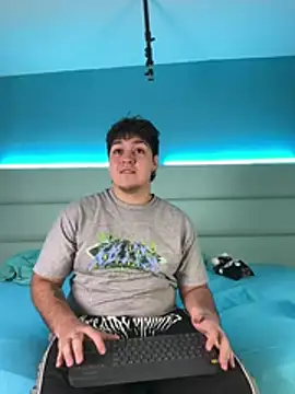 EmilyAndAndrew online show from 04/06/26, 03:59