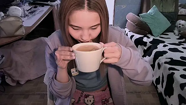 Hazel 4 U online show from 04/16/26, 06:25