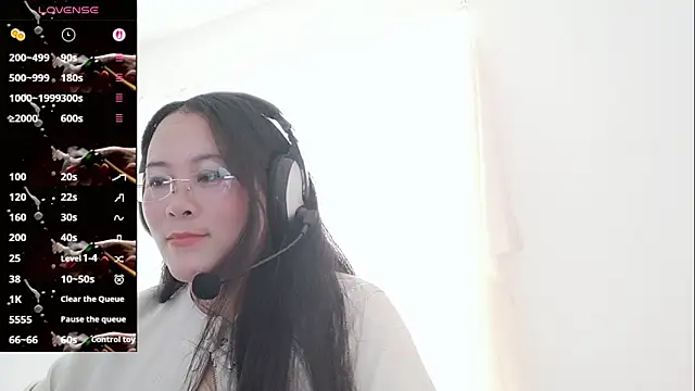 Snapshot of vivi523 chatting on 03/28/26, 06:02 vivi523 online show from 03/28/26, 06:02