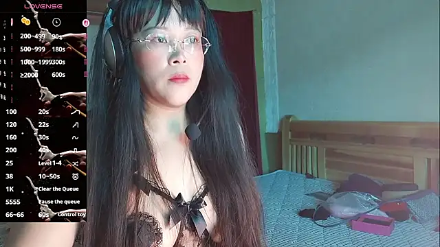 Snapshot of vivi523 chatting on 04/11/26, 08:51 vivi523 online show from 04/11/26, 08:51