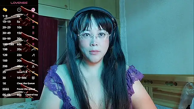 Snapshot of vivi523 chatting on 04/13/26, 06:08 vivi523 online show from 04/13/26, 06:08