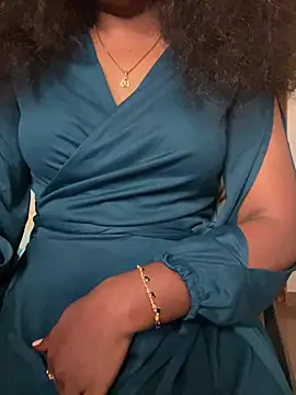 Snapshot of VixenNandhu chatting on 02/23/26, 04:15 VixenNandhu online show from 02/23/26, 04:15