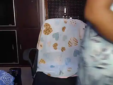 VixenNandhu online show from 04/18/26, 07:07