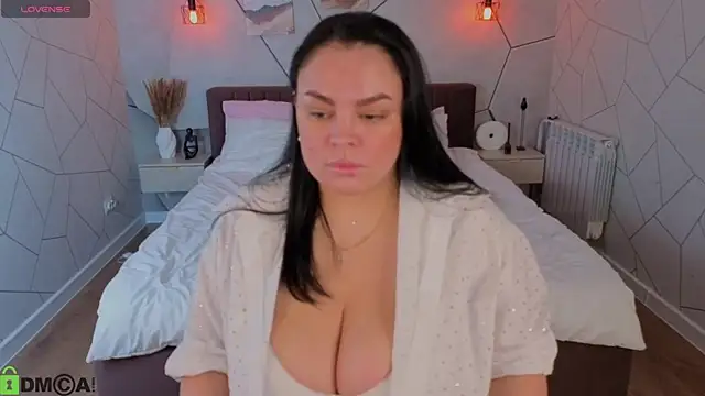 Snapshot of adele_crown chatting on 02/10/26, 01:53 adele crown online show from 02/10/26, 01:53