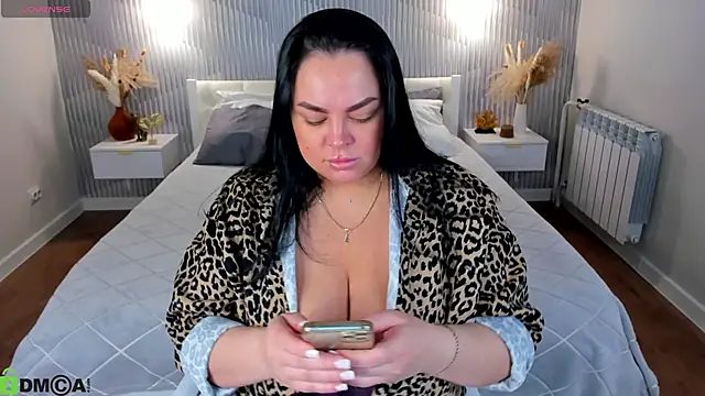 Snapshot of adele_crown chatting on 02/19/26, 01:23 adele crown online show from 02/19/26, 01:23