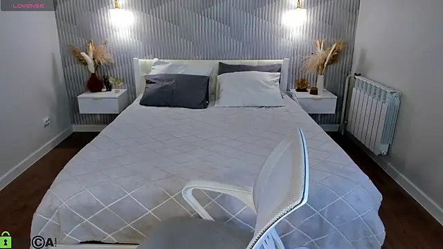 Snapshot of adele_crown chatting on 02/20/26, 06:26 adele crown online show from 02/20/26, 06:26