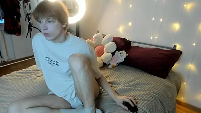 Snapshot of CalmFever chatting on 02/09/26, 02:10 CalmFever online show from 02/09/26, 02:10