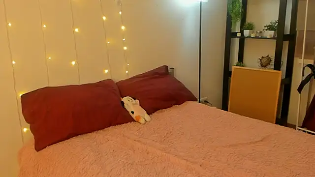 Snapshot of CalmFever chatting on 02/11/26, 02:33 CalmFever online show from 02/11/26, 02:33