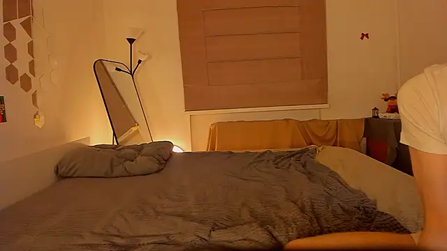 Snapshot of CalmFever chatting on 02/13/26, 03:08 CalmFever online show from 02/13/26, 03:08