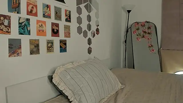 Snapshot of CalmFever chatting on 03/13/26, 08:26 CalmFever online show from 03/13/26, 08:26