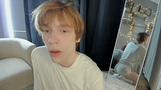 Snapshot of CalmFever chatting on 04/10/26, 08:57 CalmFever online show from 04/10/26, 08:57