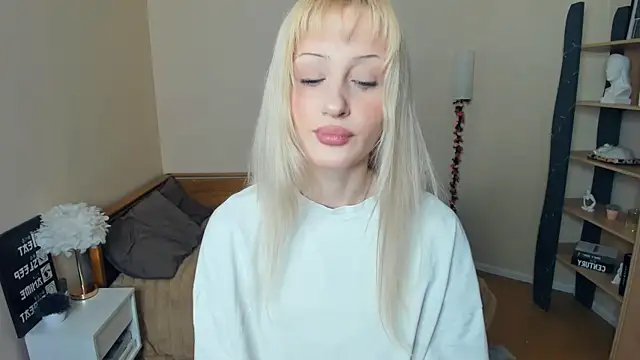 Snapshot of LolaStusse chatting on 03/03/26, 07:47 LolaStusse online show from 03/03/26, 07:47