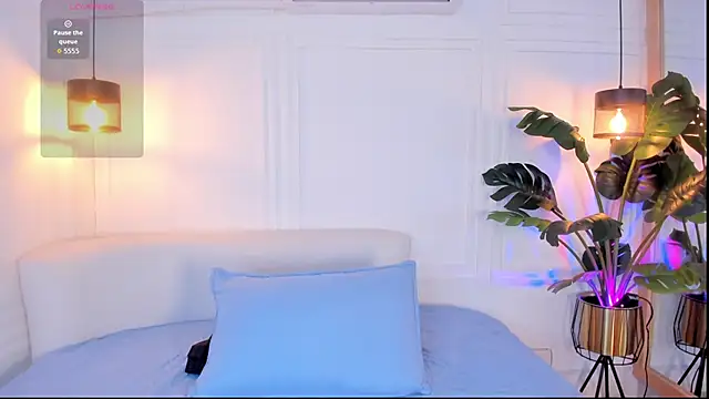 Nicole Whittee online show from 04/10/26, 07:51