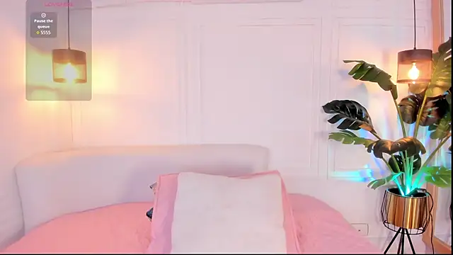 Nicole Whittee online show from 04/13/26, 08:14