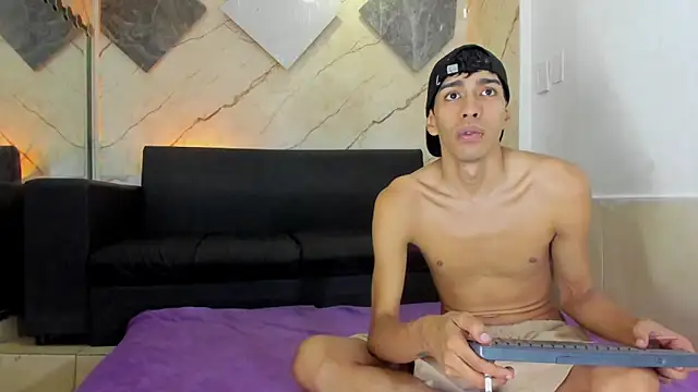 Jeanpieroo26 online show from 04/09/26, 07:41