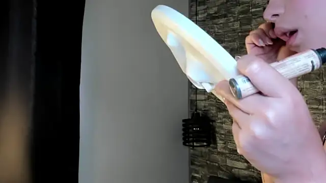 ASHLEY COLLINS1 online show from 04/08/26, 02:17