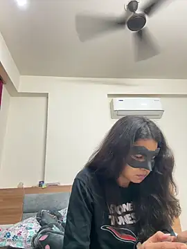 raavigirl online show from 04/03/26, 08:40