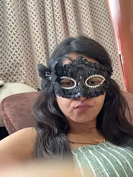 raavigirl online show from 05/07/26, 10:42