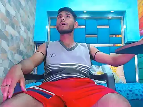 Snapshot of warmNoah chatting on 02/13/26, 07:32 warmNoah online show from 02/13/26, 07:32