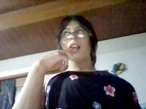 lucyscay  online show from 04/06/26, 03:15