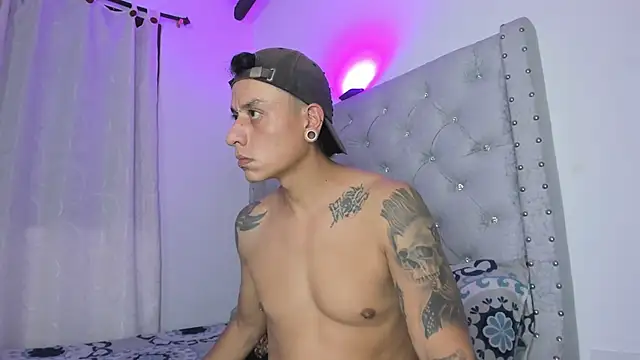 Snapshot of SkinnyDevil12 chatting on 02/25/26, 04:22 SkinnyDevil12 online show from 02/25/26, 04:22