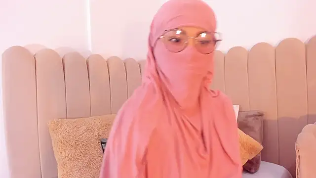 Snapshot of _amisha chatting on 02/20/26, 11:43 amisha online show from 02/20/26, 11:43