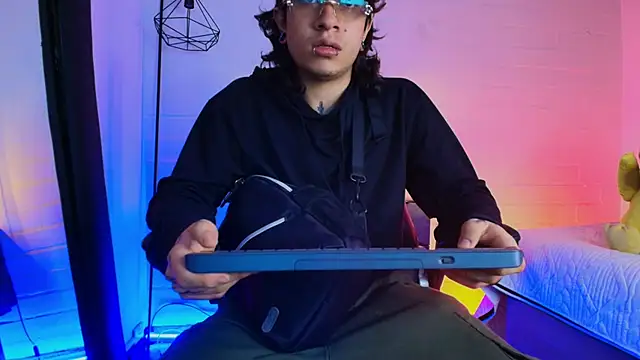 Axell Kussh online show from 03/18/26, 09:29