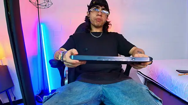 Axell Kussh online show from 03/25/26, 03:34