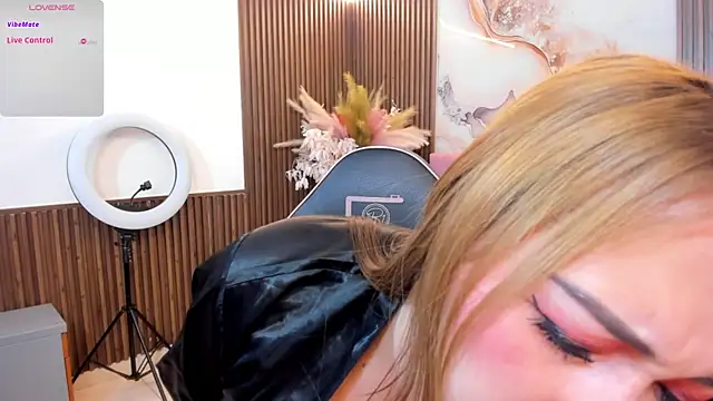 Snapshot of LUNAKITTY_TAY chatting on 07/08/26, 11:37 LUNAKITTY TAY online show from 07/08/26, 11:37