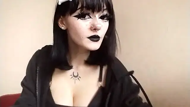 Snapshot of SmilingPatent chatting on 02/07/26, 01:15 SmilingPatent online show from 02/07/26, 01:15