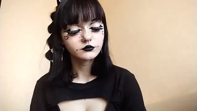 Snapshot of SmilingPatent chatting on 02/09/26, 01:04 SmilingPatent online show from 02/09/26, 01:04