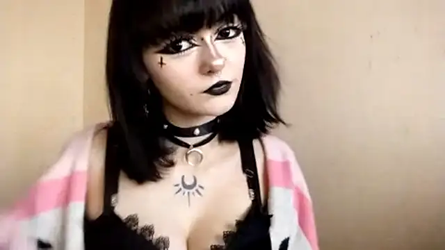 Snapshot of SmilingPatent chatting on 02/15/26, 01:09 SmilingPatent online show from 02/15/26, 01:09