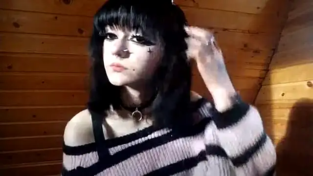 Snapshot of SmilingPatent chatting on 02/19/26, 01:07 SmilingPatent online show from 02/19/26, 01:07