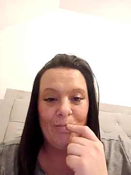 Snapshot of louisa36 chatting on 02/22/26, 09:13 louisa36 online show from 02/22/26, 09:13