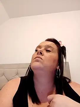 Snapshot of louisa36 chatting on 02/28/26, 08:54 louisa36 online show from 02/28/26, 08:54