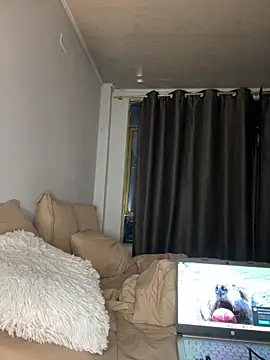 Snapshot of RachelWeisz_ chatting on 02/11/26, 10:42 RachelWeisz online show from 02/11/26, 10:42