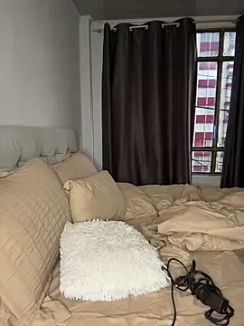 Snapshot of RachelWeisz_ chatting on 02/15/26, 11:08 RachelWeisz online show from 02/15/26, 11:08