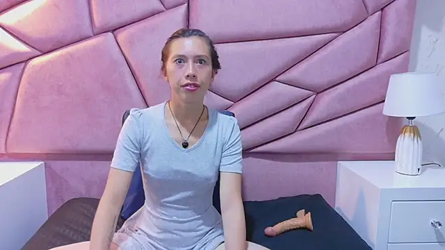 kimberlypink  online show from 02/15/26, 11:30