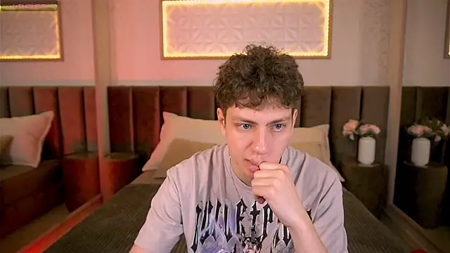 Snapshot of StefanBev chatting on 02/19/26, 07:32 StefanBev online show from 02/19/26, 07:32