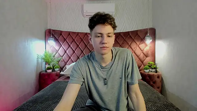 Snapshot of StefanBev chatting on 03/04/26, 07:42 StefanBev online show from 03/04/26, 07:42