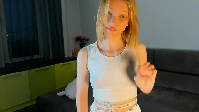 Kiracute18 online show from 06/01/26, 04:52