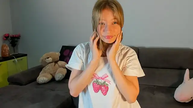 Kiracute18 online show from 06/22/26, 04:37